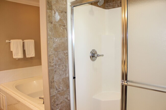 Building Photo - Coming Soon in Farragut!