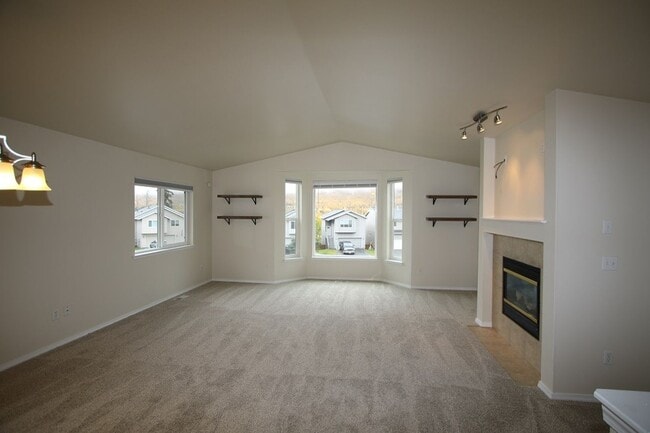 Building Photo - 4 Bedroom Eagle River Home!