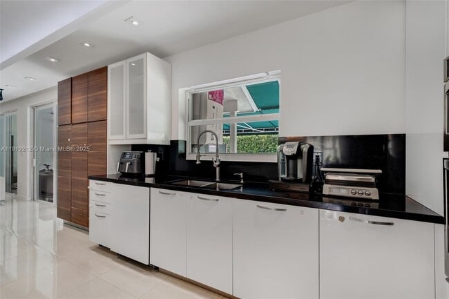 Building Photo - 10629 NW 54th St