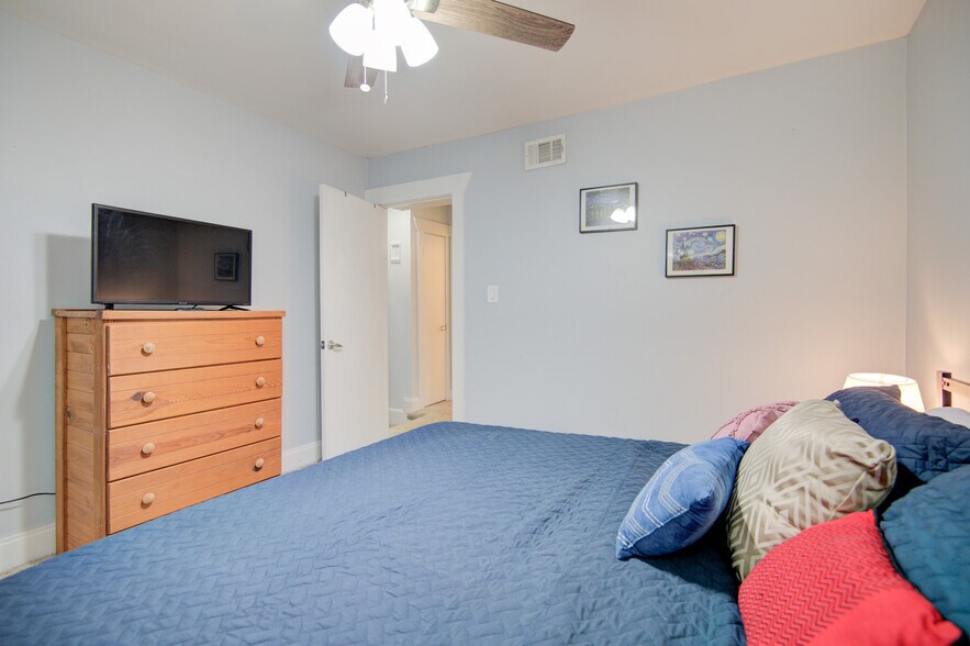 Building Photo - 636 Chipley Ave