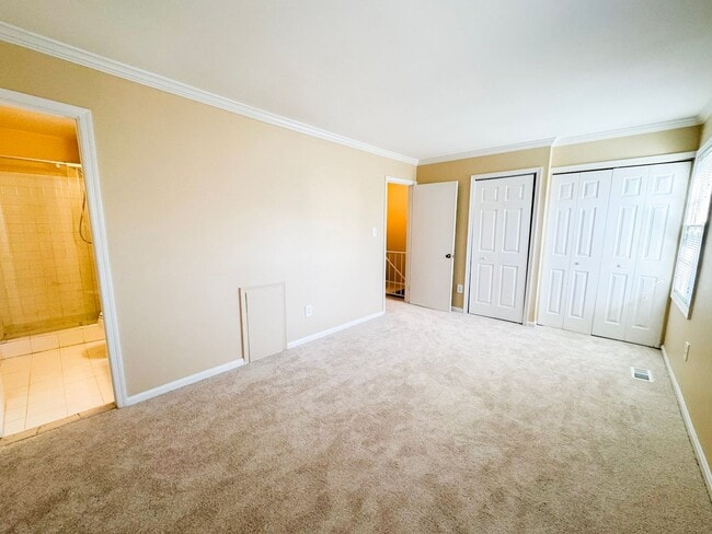 Building Photo - Relaxing 3 Bed 2 Bath Brick Townhome With Fenced Yard In Beautiful Franconia Commons