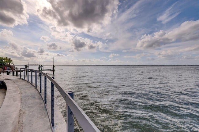 Building Photo - 10701 S Ocean Dr