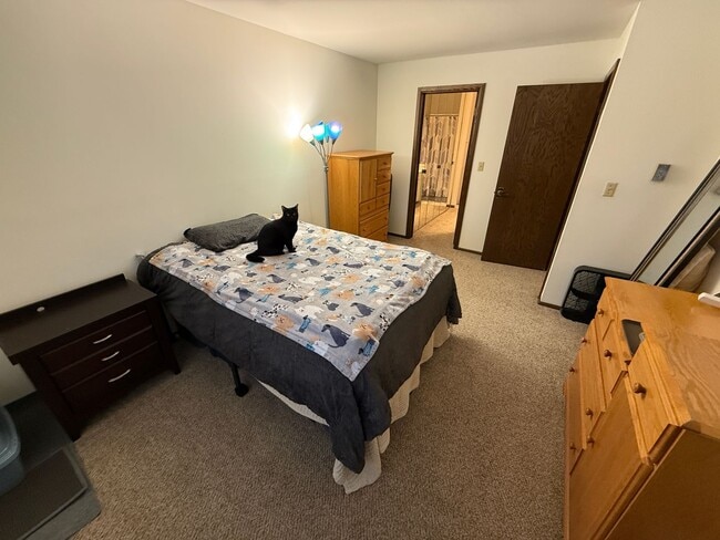 Building Photo - 425 E Henry Clay St