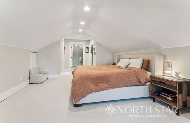 Building Photo - Beautifully Remodeled Classic Craftsman in Prime Portland Location