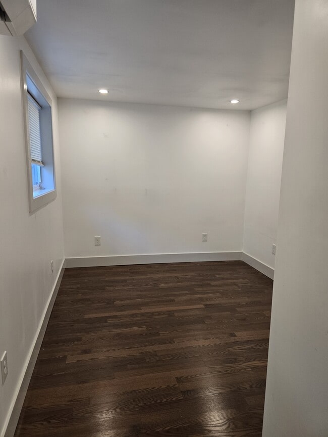 Building Photo - 3936 Mercier St