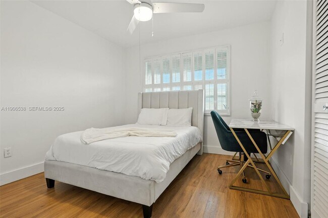 Building Photo - 1350 NE 191st St