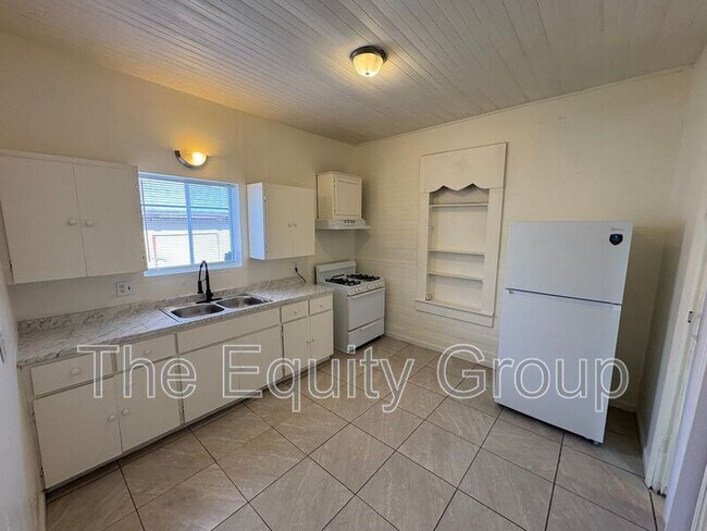 Building Photo - 326 S L St