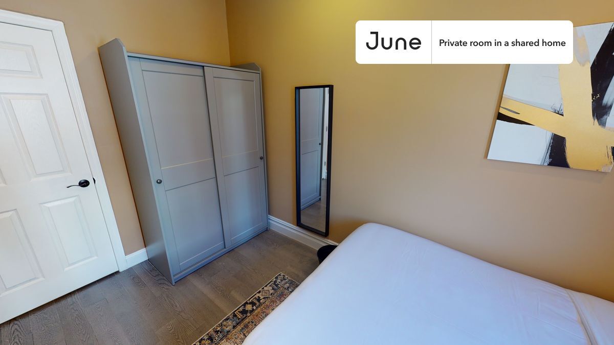 Building Photo - Room in Shared 3 bed/2 bath home