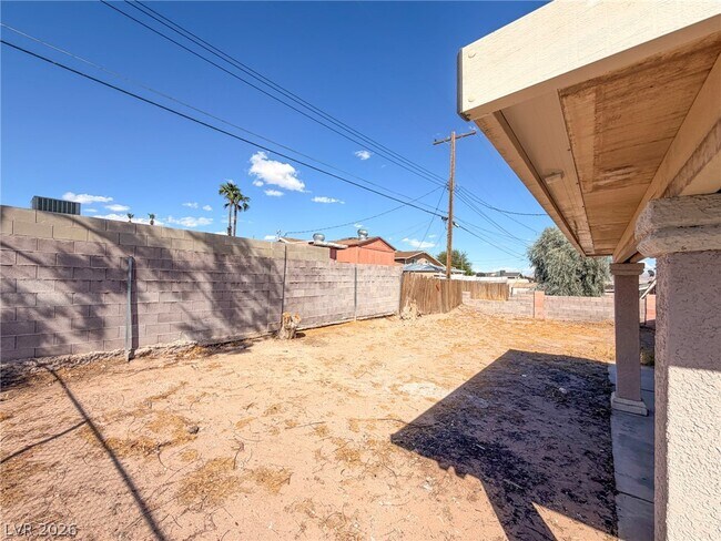 Building Photo - 1312 E Brooks Ave
