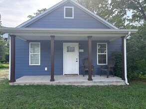 Building Photo - 3 Br 2 Ba