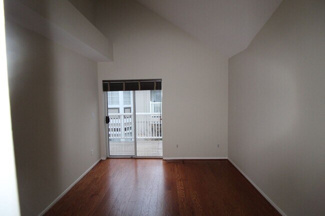 Building Photo - Alamo, Beautiful 1 bedroom 1 bath plus lof...