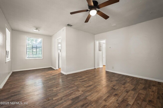 Building Photo - 1066 W 13th St