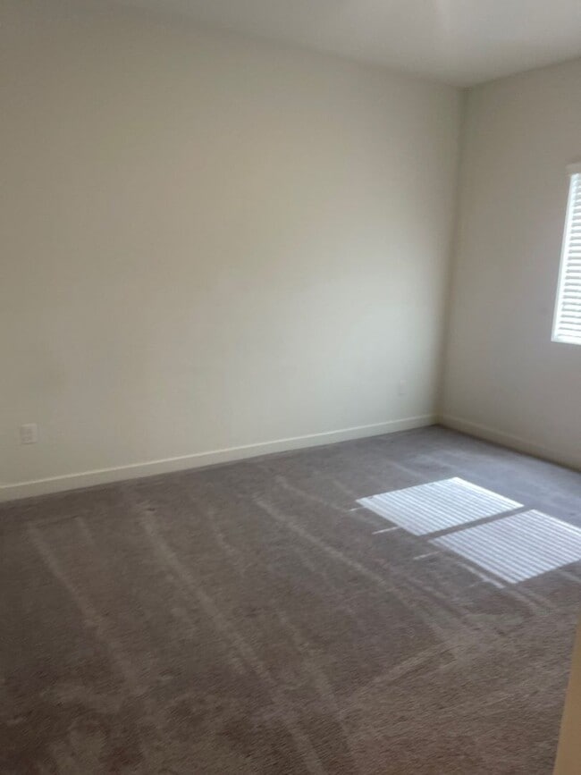 Building Photo - Gorgeous home for rent in SW Bakersfield- ...