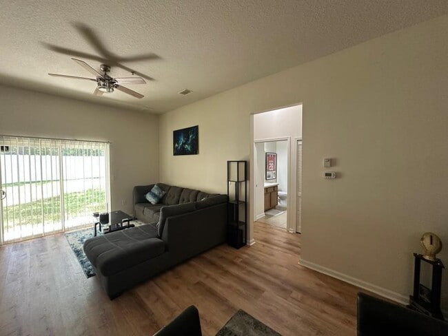 Building Photo - 3 bedroom in Jacksonville FL 32224