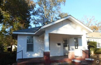 Building Photo - **AVAILABLE NOW**2 bedroom / 1 Bathroom Ho...