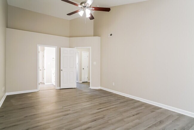 Building Photo - 8039 Marsh Hollow Dr