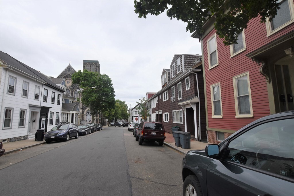 Building Photo - 135 Otis St
