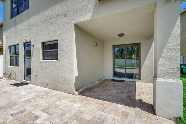 Building Photo - 972 NE 193rd Terrace