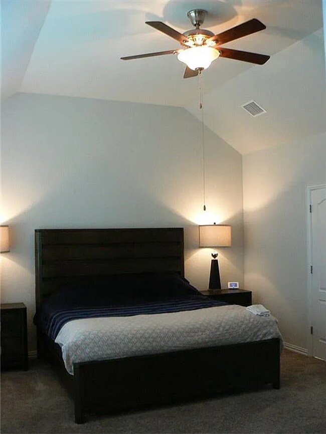 Building Photo - Coming Soon 4BR/2.5BA w/ Fenced Yard + Assigned Parking in Round Rock, TX