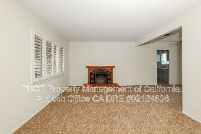 Building Photo - 2117 Biglow Dr