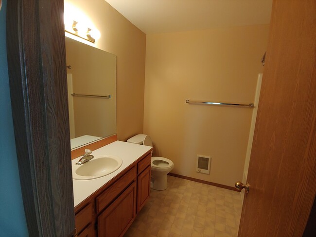 Building Photo - Remodeled Duplex - Midtown CDA