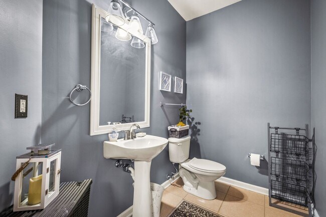 Building Photo - End unit townhome in The Cottages at Oakleaf Plantation