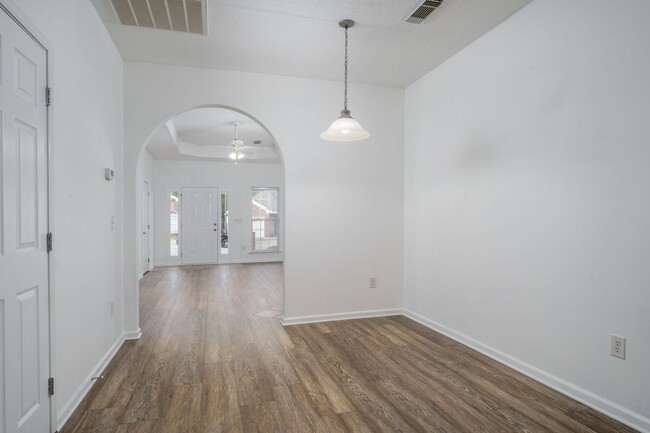 Building Photo - Charming and Newly Renovated 3 Bedroom 2 B...