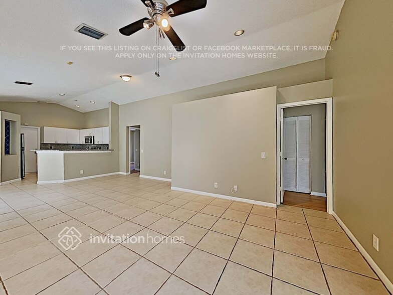 Building Photo - 1380 Presidio Dr