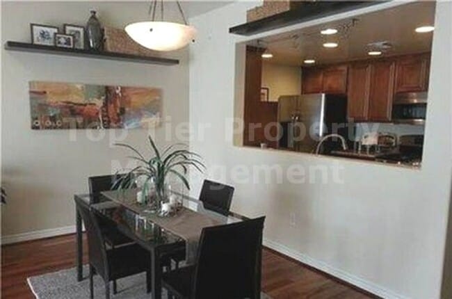 Building Photo - $1000 Move in Discount***Beautiful 2 bed/2 bath Condo in the Heart of Hillcrest - Available NOW*
