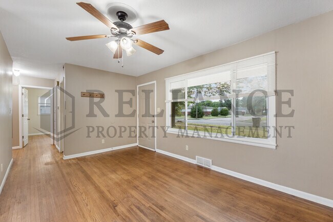 Building Photo - 2310 S Vine St