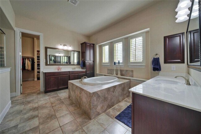 Building Photo - 19800 Moorlynch Ave