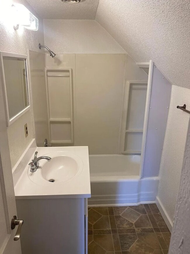 Building Photo - 404 S Marion St