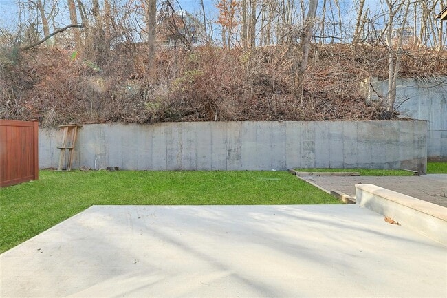 Building Photo - 14 Longview Ct