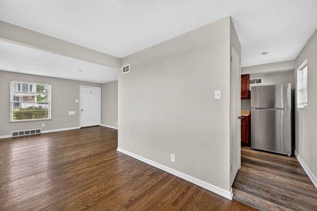Building Photo - 8106 Fawn Ave