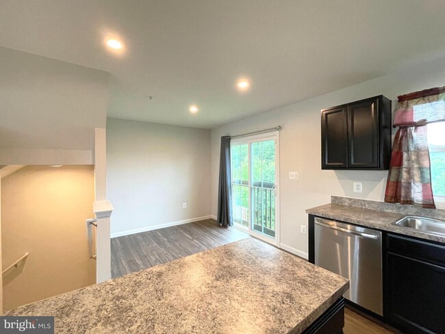 Building Photo - 46350 Sandbar Ln