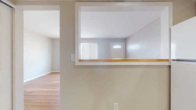 Building Photo - Elyria - fully updated two bedroom townhouse for rent!