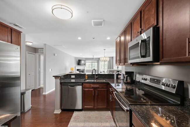 Building Photo - 6986 Boulder Pointe Dr