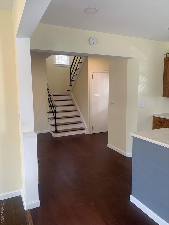 Building Photo - 711 N Division St