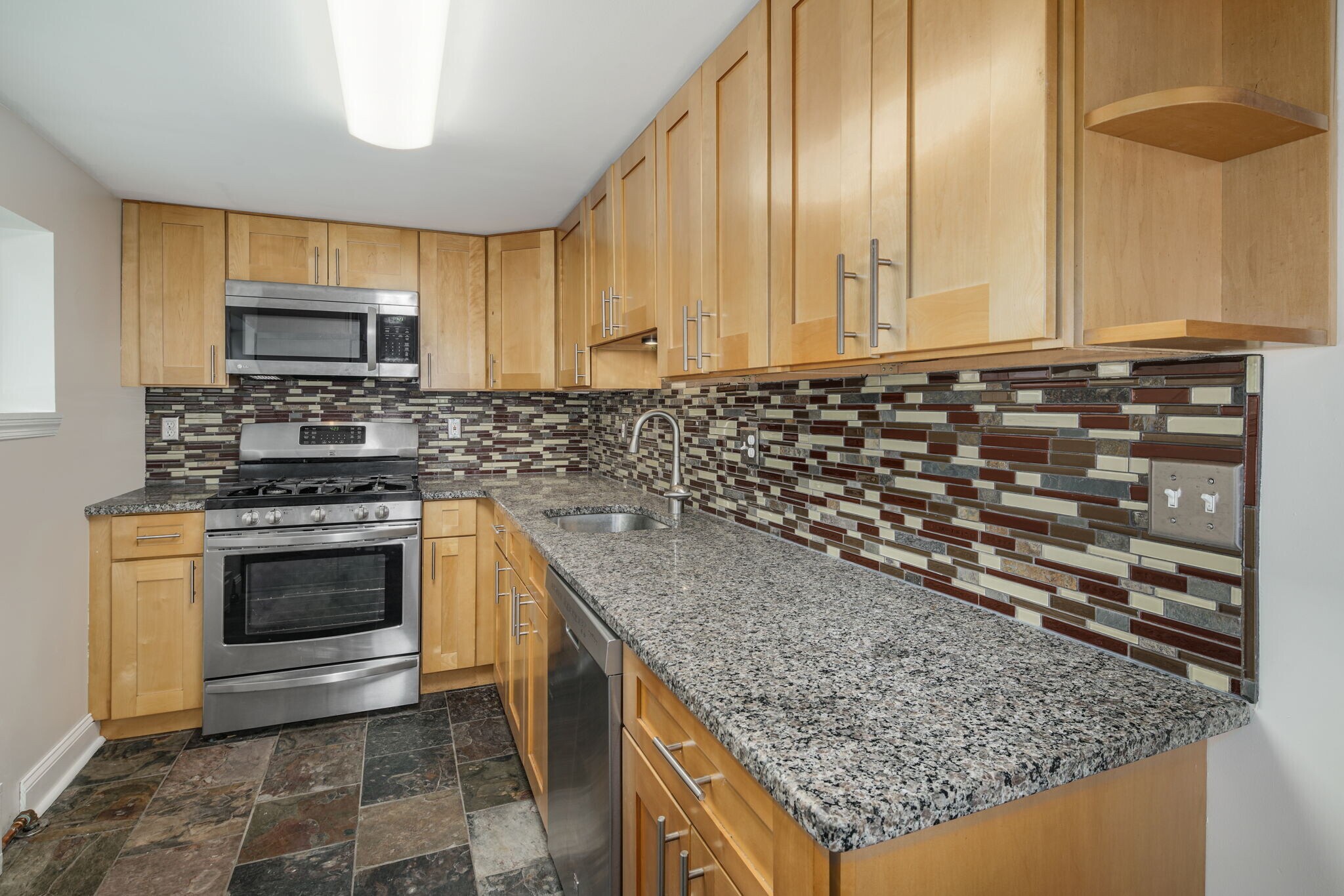 Kitchen - 4161 Apple St