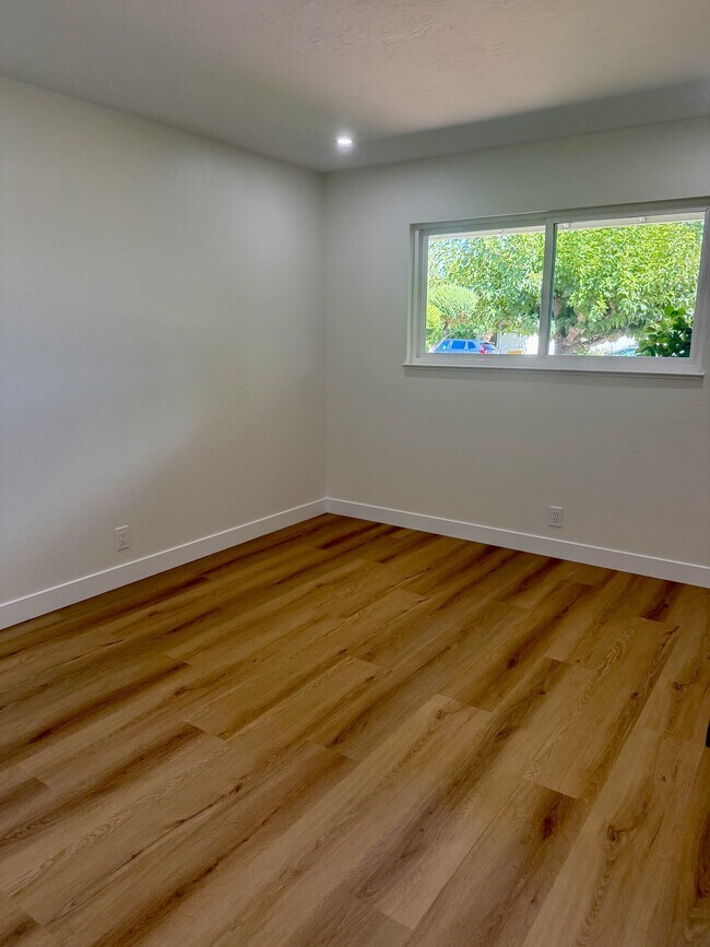 Building Photo - 359 Polk Way