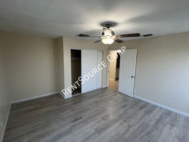 Building Photo - 440 Lillian Dr
