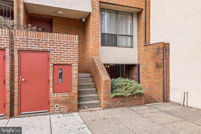 Building Photo - 228 N 22nd St