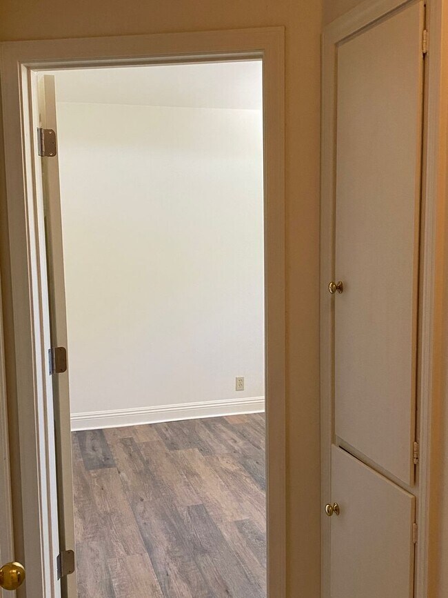 Building Photo - 2 bed/ 1 bath duplex near Downtown Vacaville