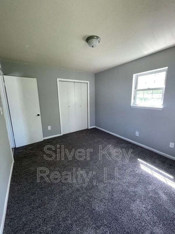 Building Photo - 202 S Hill St