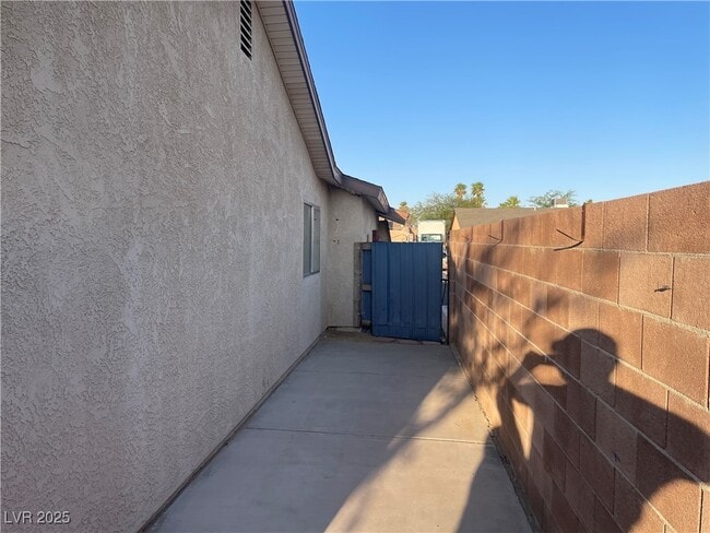Building Photo - 1306 Esther Dr