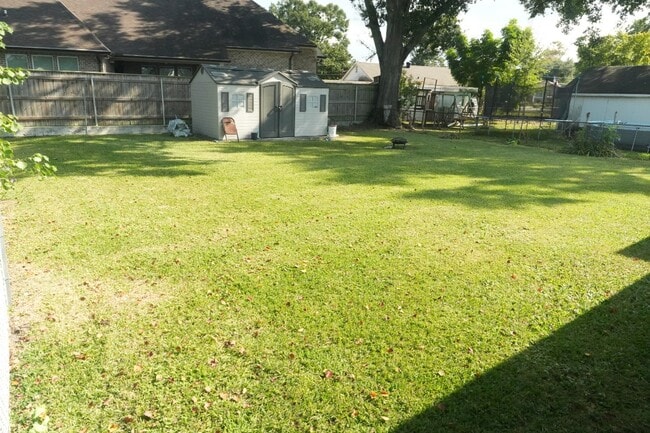 Building Photo - 8445 Jefferson Hwy