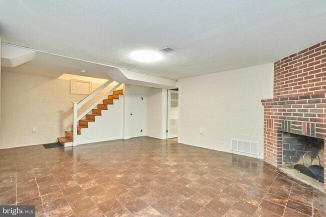 Building Photo - 3819 Woodbine St