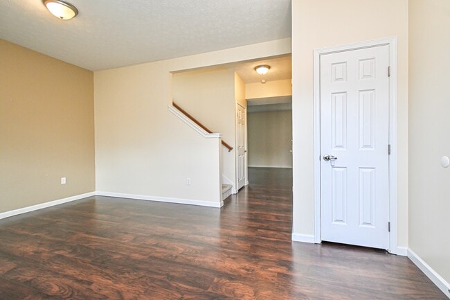 Building Photo - 8453 Forest Valley Dr