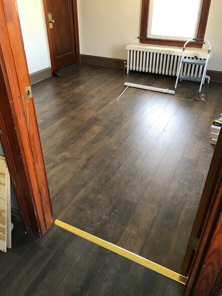 Front room - 89 View St