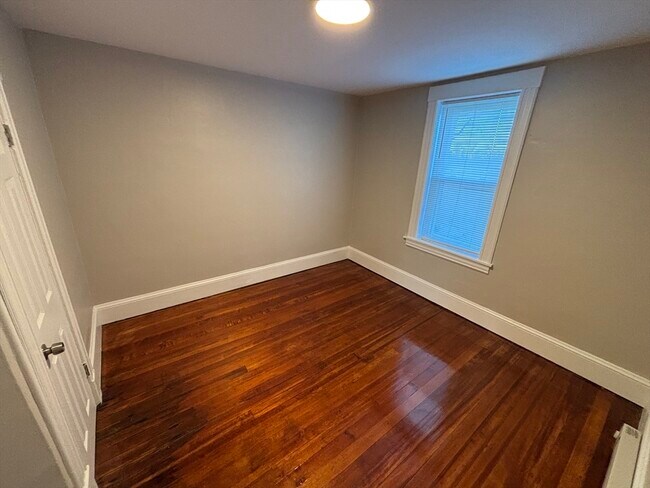 Building Photo - 75 Ferry St